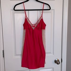 Small Reddish/pink Lacey VS night gown